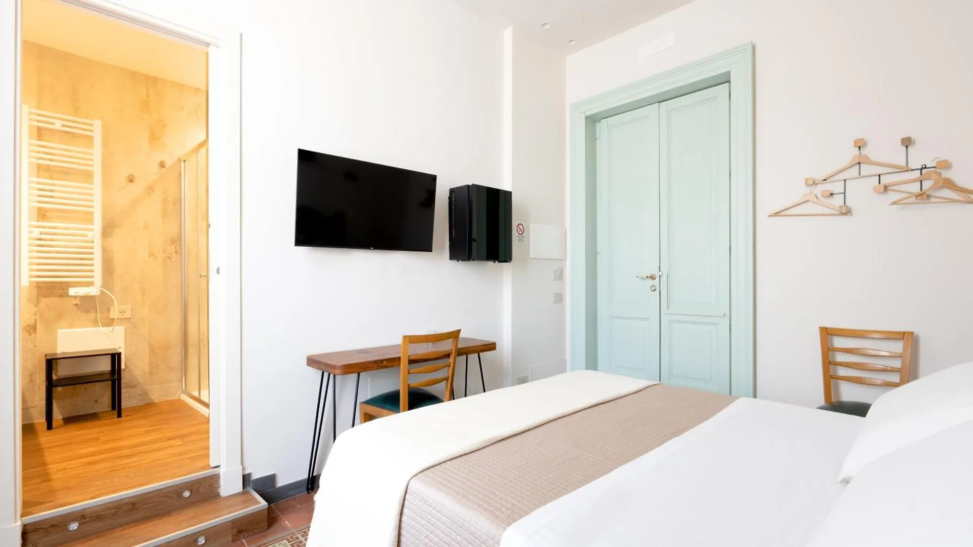 Holiday Lux Boutique Room カターニア